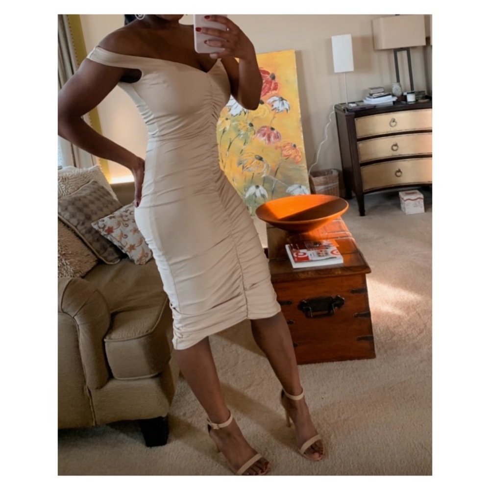 Elegant white Dress 🌹